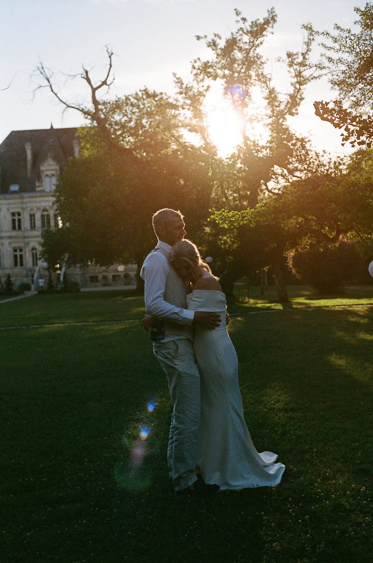 FRANCE WEDDING ON ANALOGUE FILM CHATEAU DE LA VALOUZE 044 FRANCE WEDDING ON ANALOGUE FILM CHATEAU DE LA VALOUZE 044